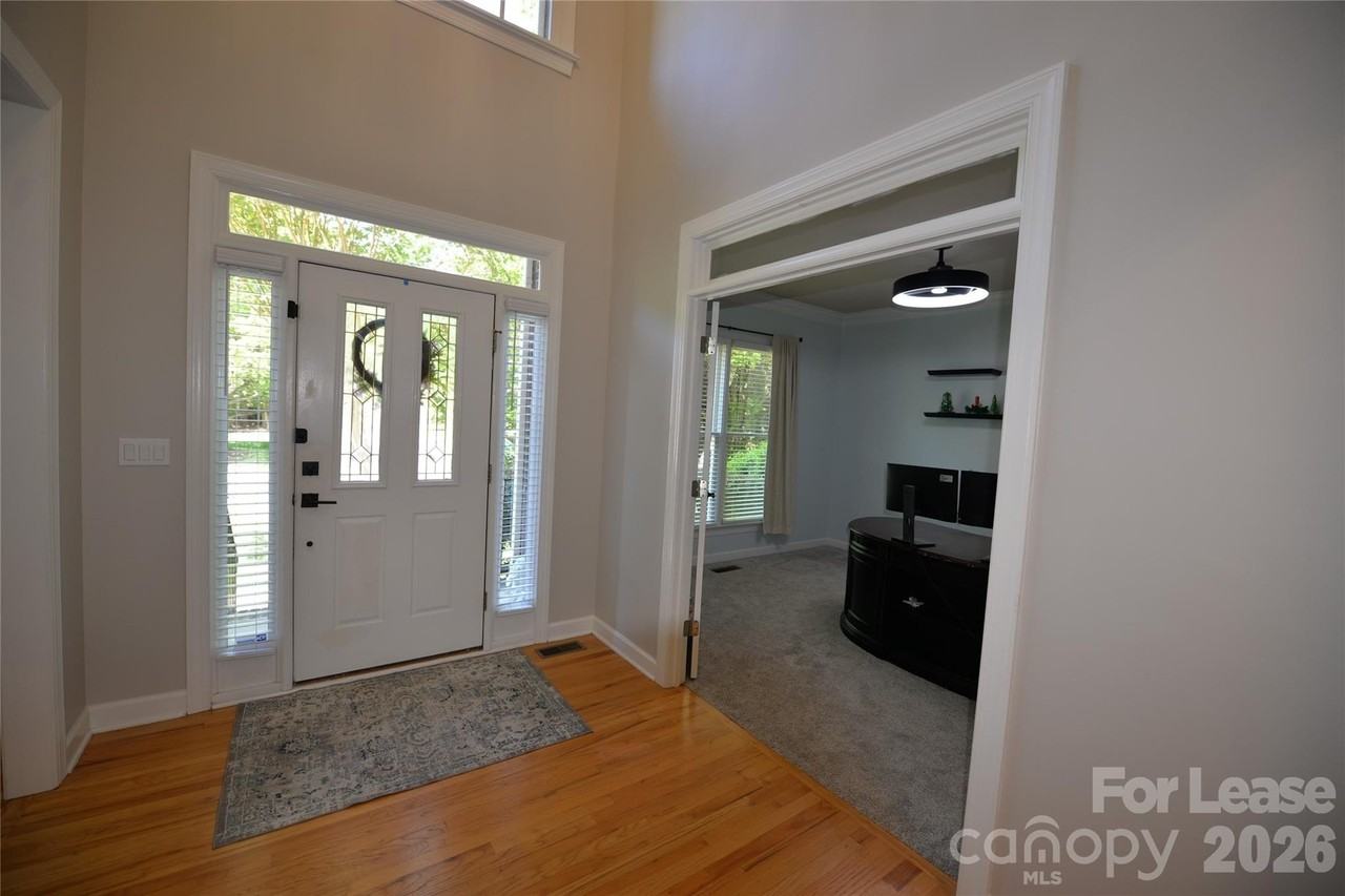 15110 Macbeth Ct - Photo 5 of 29