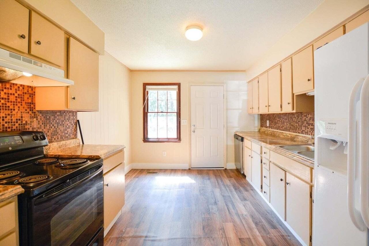 1045 Harbor View Rd #A - Photo 2 of 14