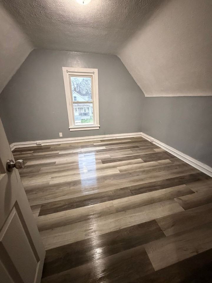 2427 Ford St - Photo 2 of 18