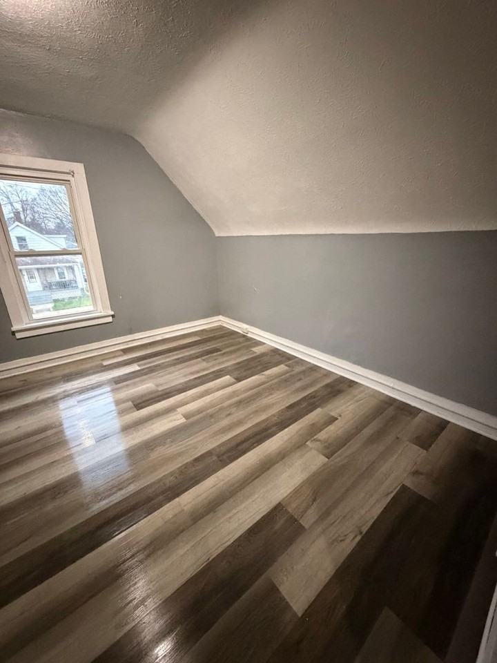 2427 Ford St - Photo 3 of 18