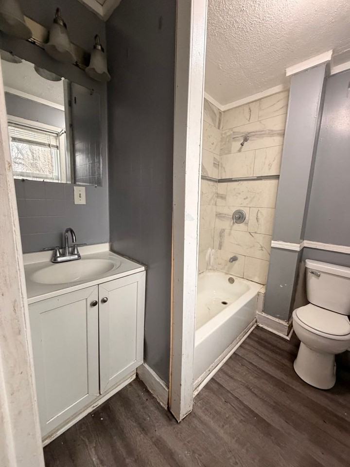 2427 Ford St - Photo 6 of 18