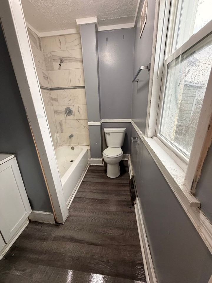 2427 Ford St - Photo 7 of 18