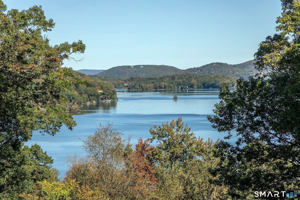 28 Fox Run - Photo 3 of 24