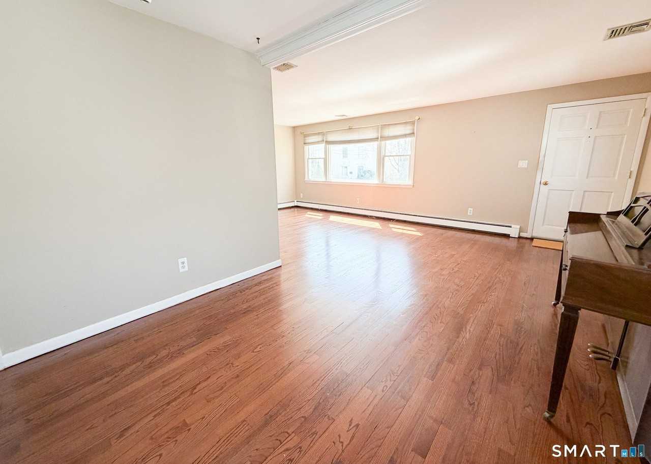 732 Tunxis Hill Rd - Photo 6 of 21