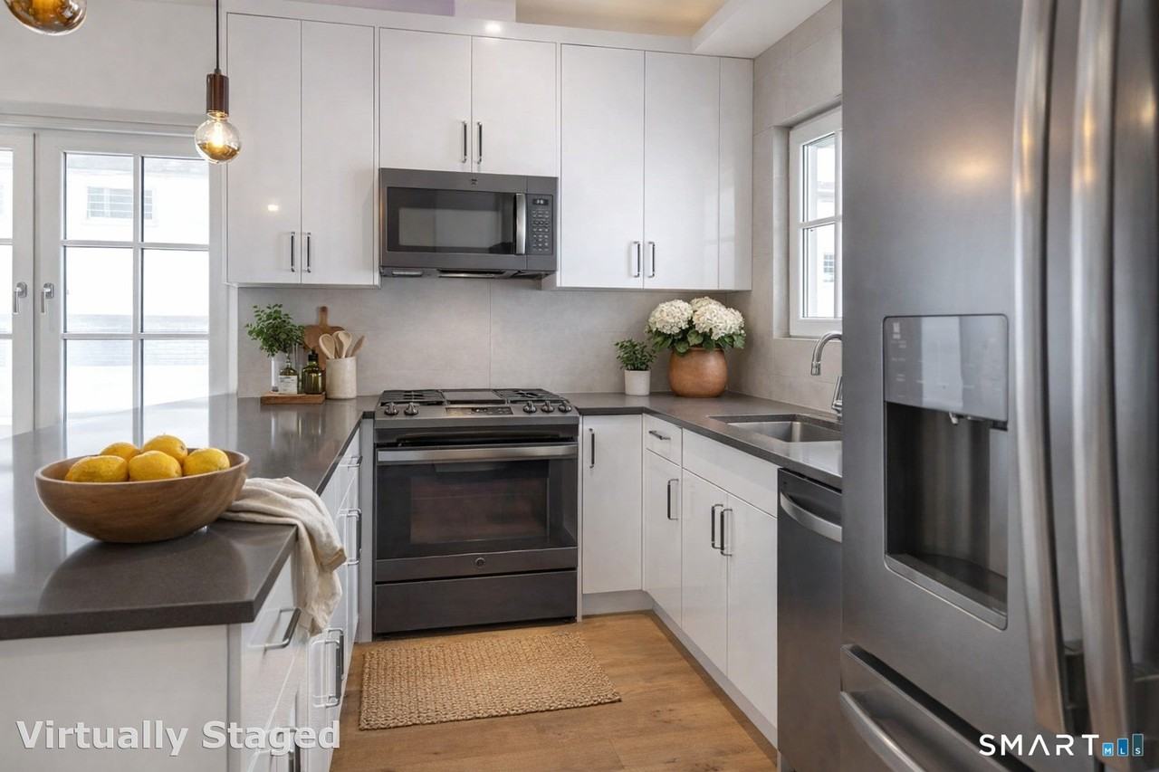 930 Cove Rd #3 - Photo 3 of 9