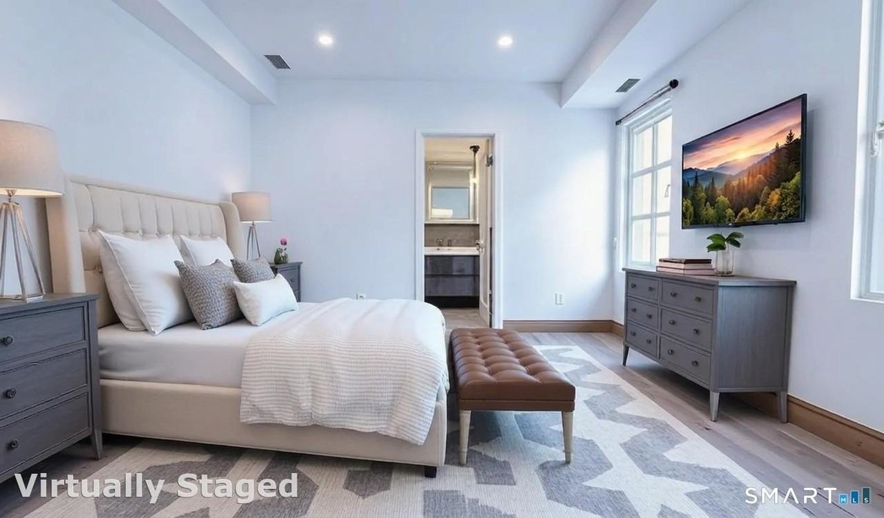 930 Cove Rd #3 - Photo 4 of 9