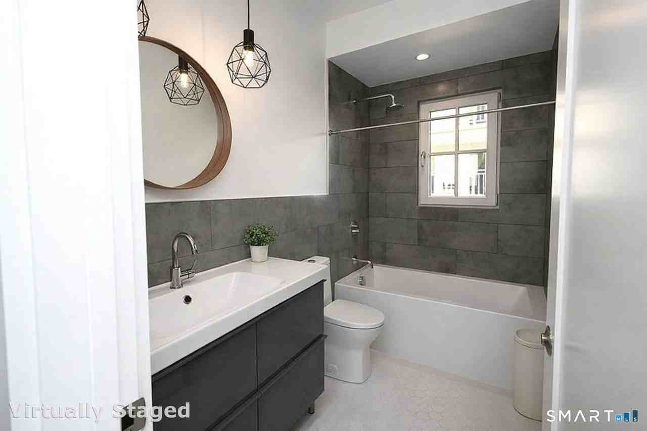 930 Cove Rd #3 - Photo 5 of 9