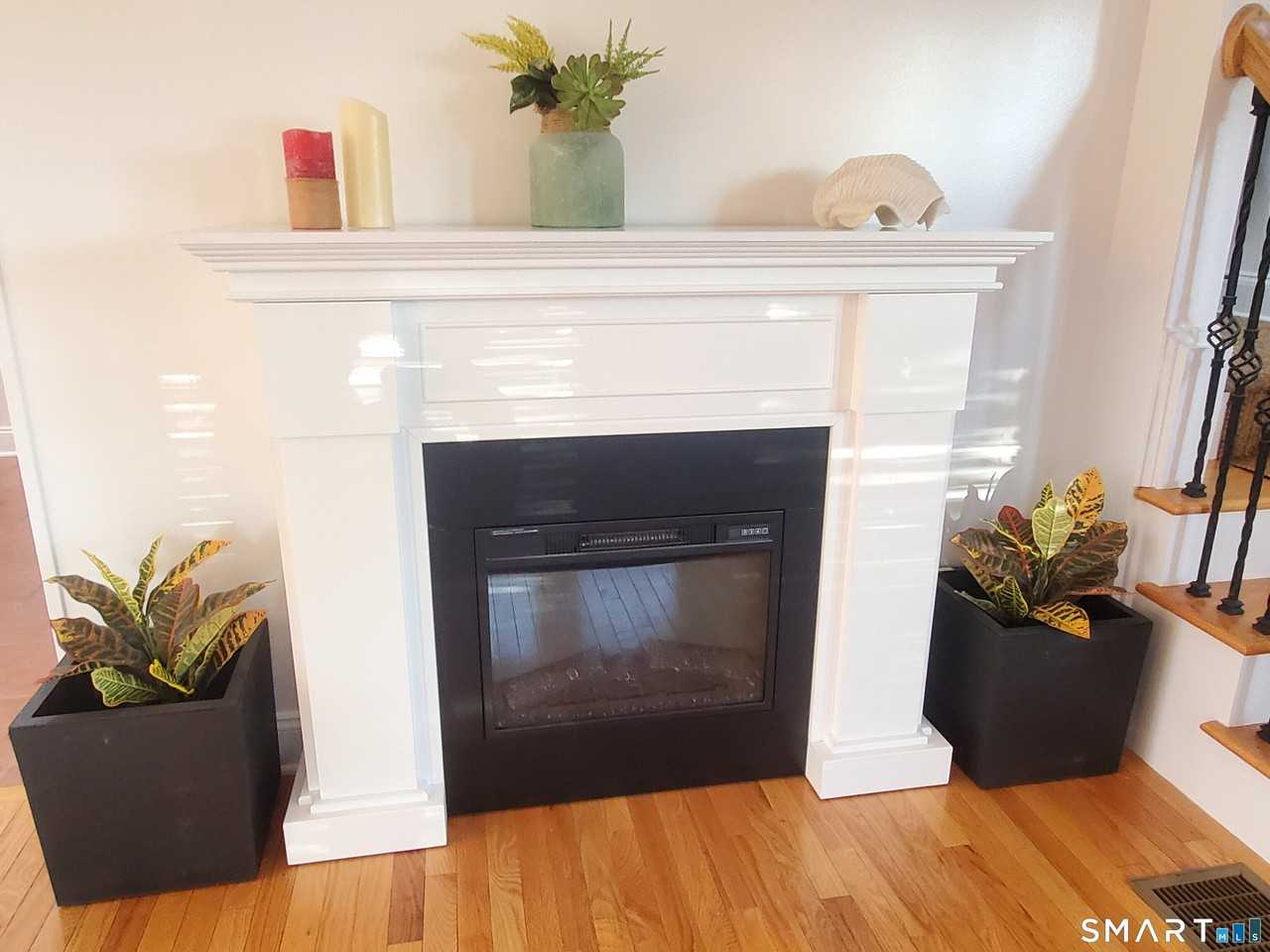 1093 Shippan Ave - Photo 6 of 38