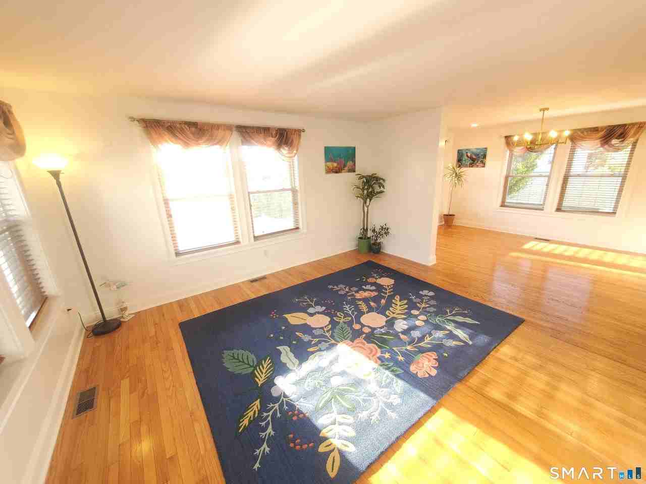 1093 Shippan Ave - Photo 7 of 38