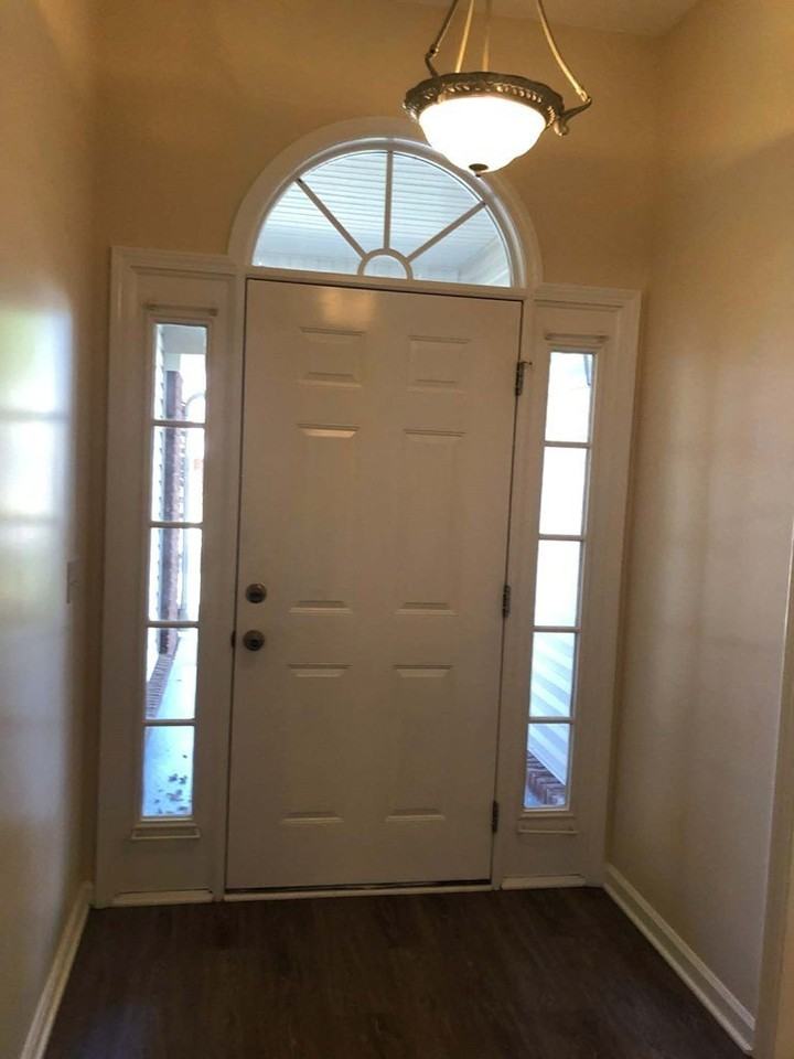 211 Princeton Dr - Photo 2 of 17