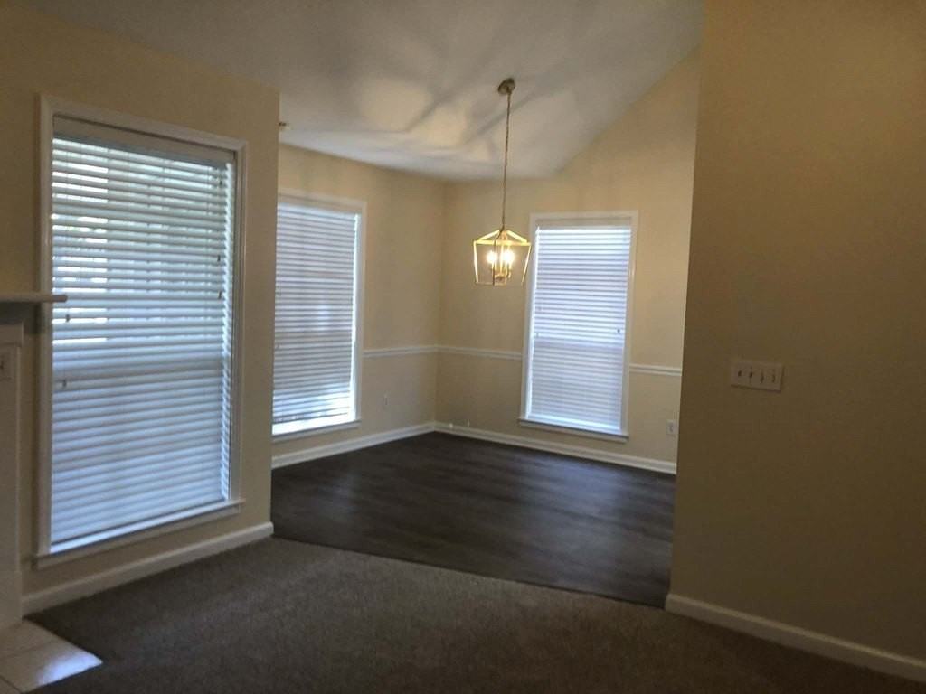 211 Princeton Dr - Photo 3 of 17