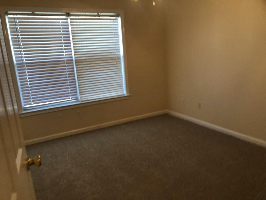 211 Princeton Dr - Photo 4 of 17