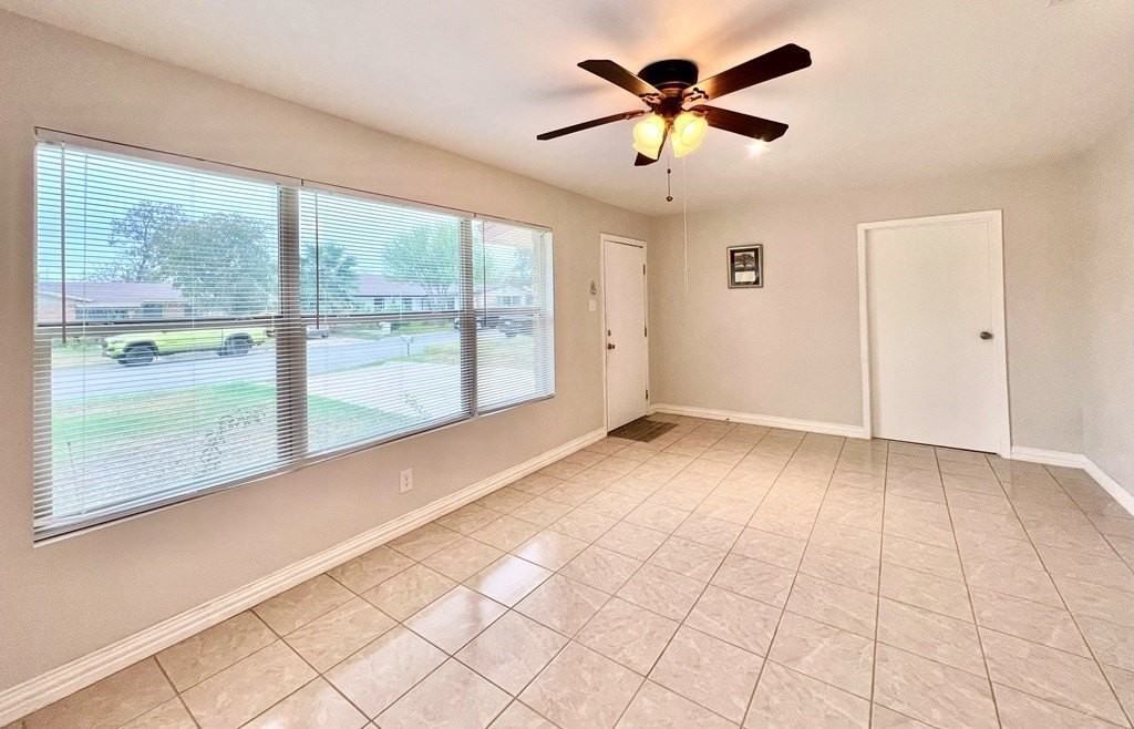 1251 Ricks Dr - Photo 3 of 25