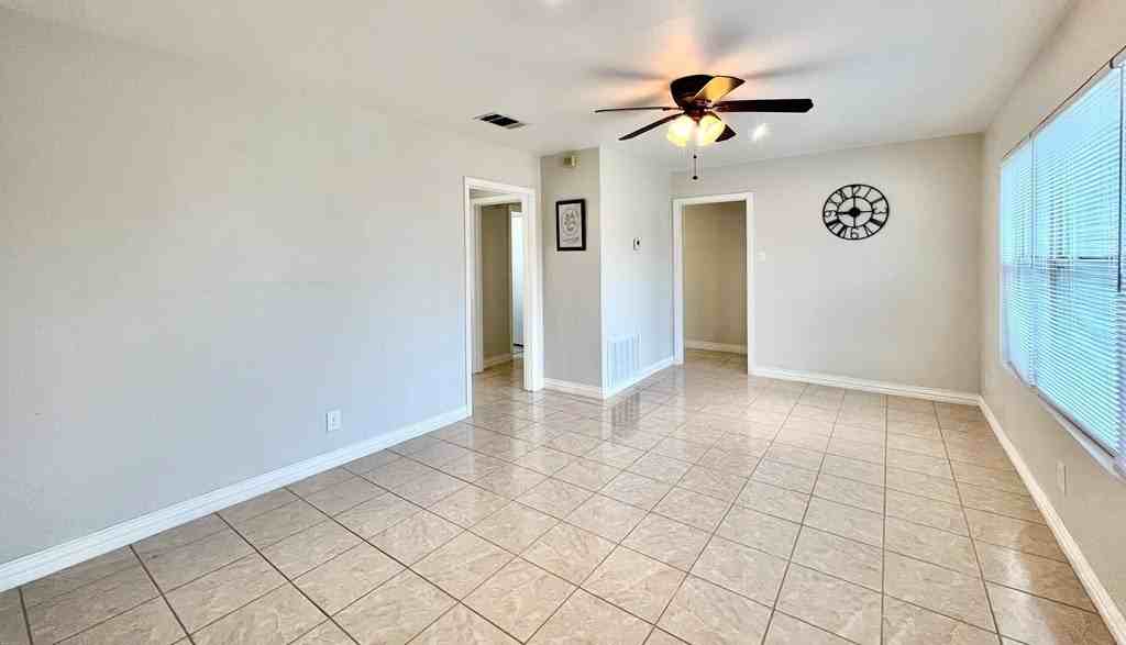 1251 Ricks Dr - Photo 4 of 25