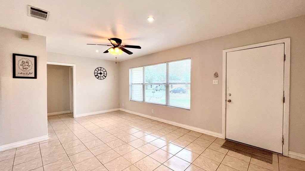 1251 Ricks Dr - Photo 5 of 25