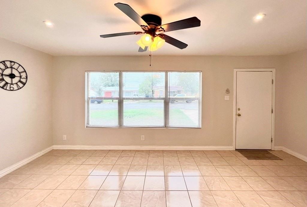 1251 Ricks Dr - Photo 6 of 25