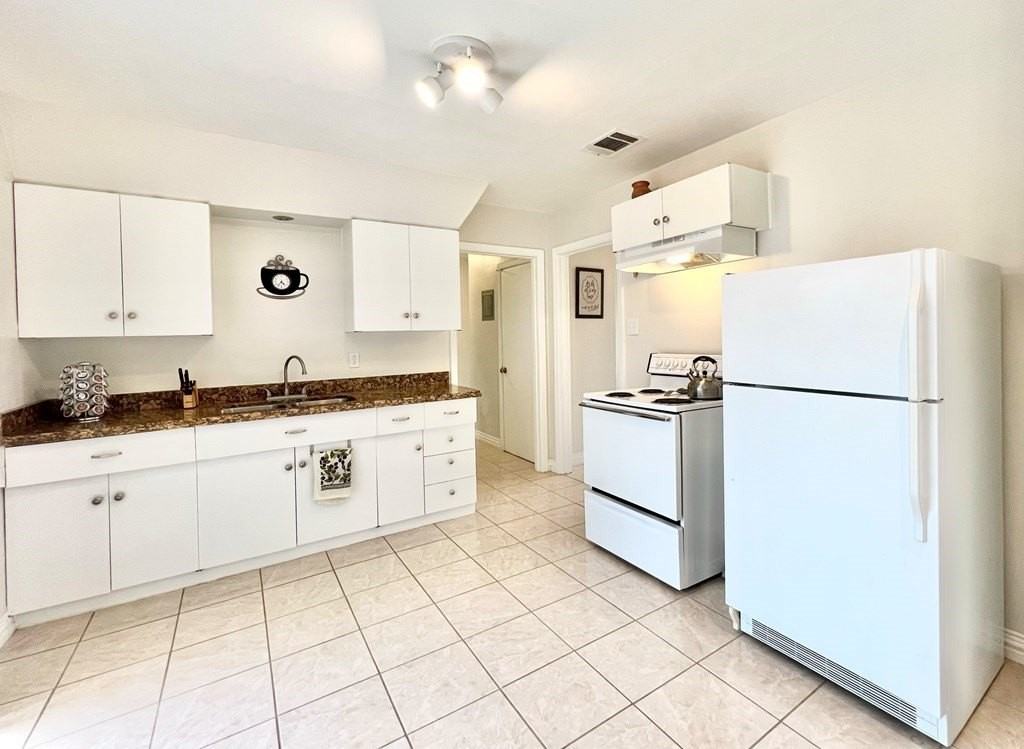 1251 Ricks Dr - Photo 7 of 25