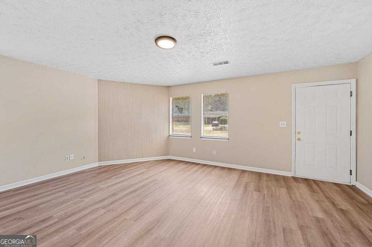 217 Tanglewood Dr - Photo 4 of 16