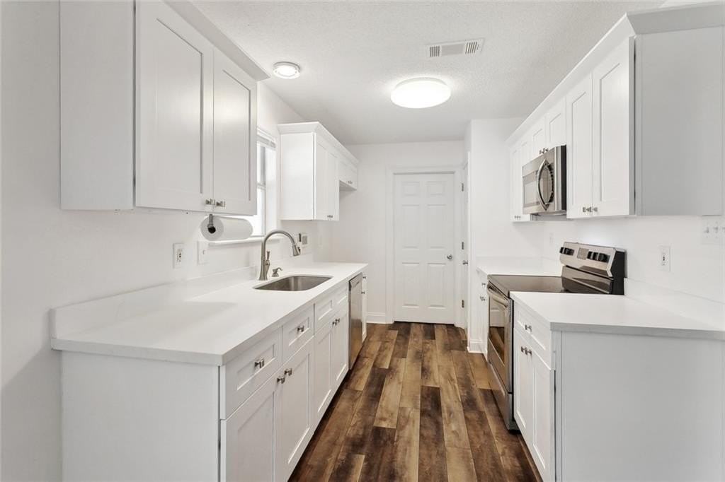 3304 Bridge Dr - Photo 5 of 17