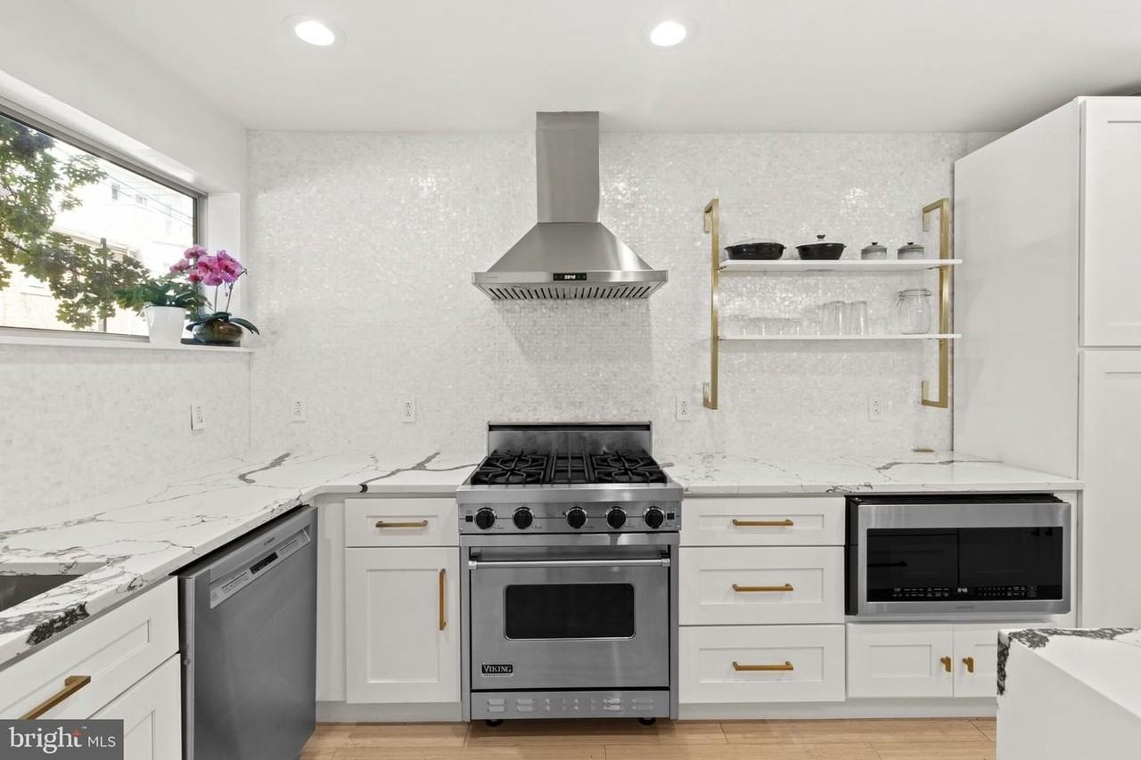 1123 N 3rd St - Photo 6 of 32