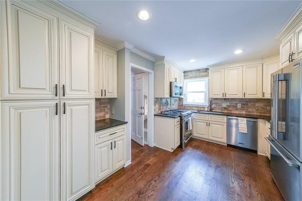 9805 Buice Rd - Photo 3 of 7