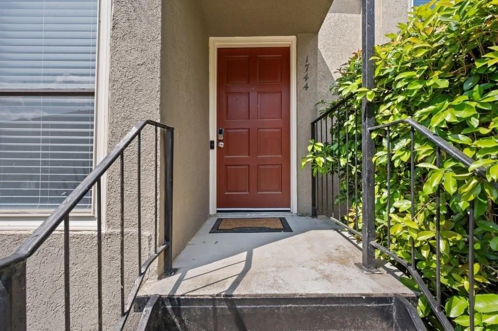 1744 Woodcliff Pl Ne - Photo 2 of 32