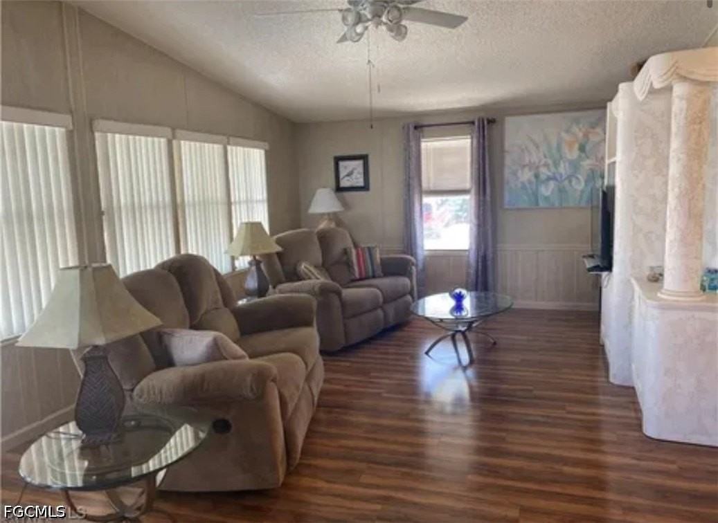 571 Sunrise Ln - Photo 3 of 12