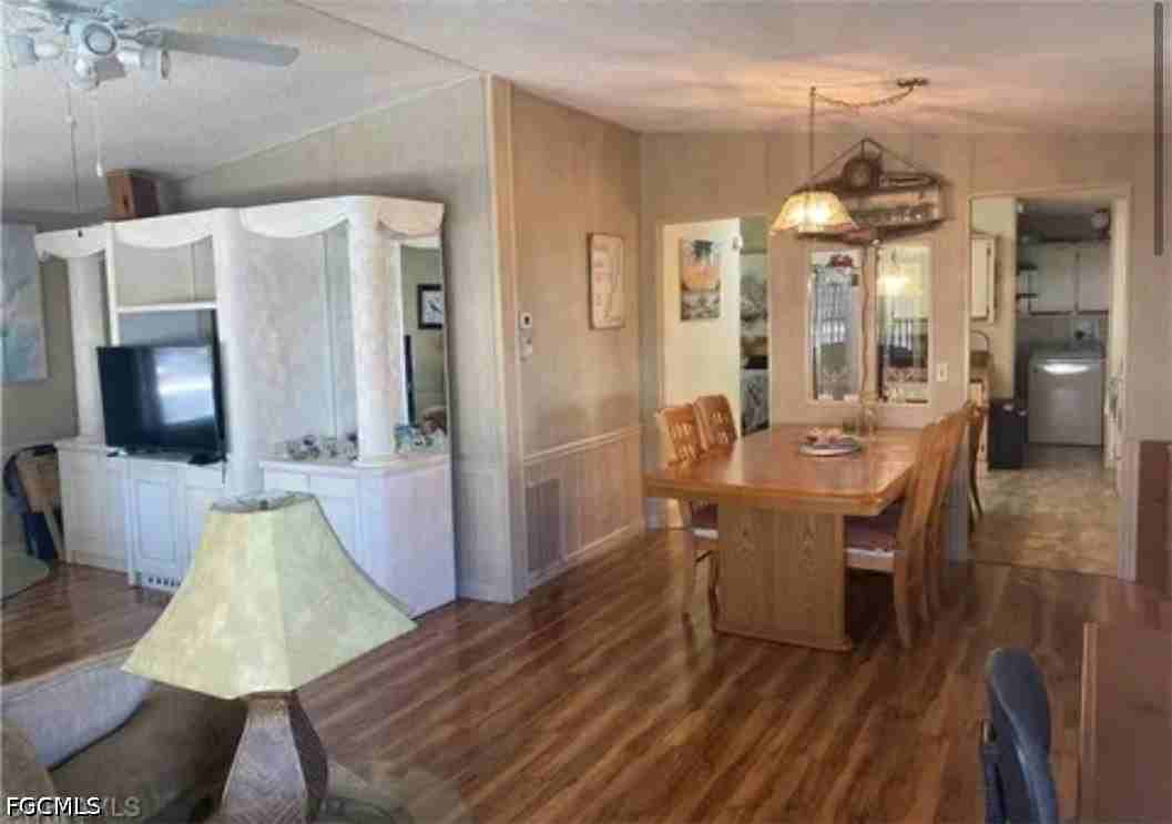 571 Sunrise Ln - Photo 4 of 12