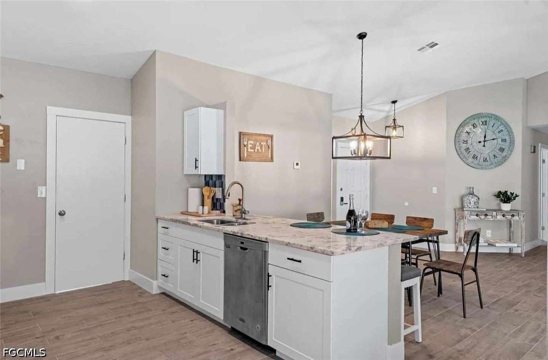 2206 Se 4th St - Photo 4 of 15