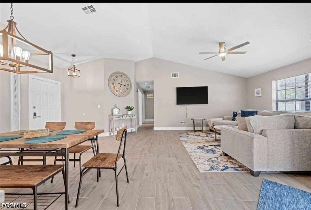 2206 Se 4th St - Photo 5 of 15