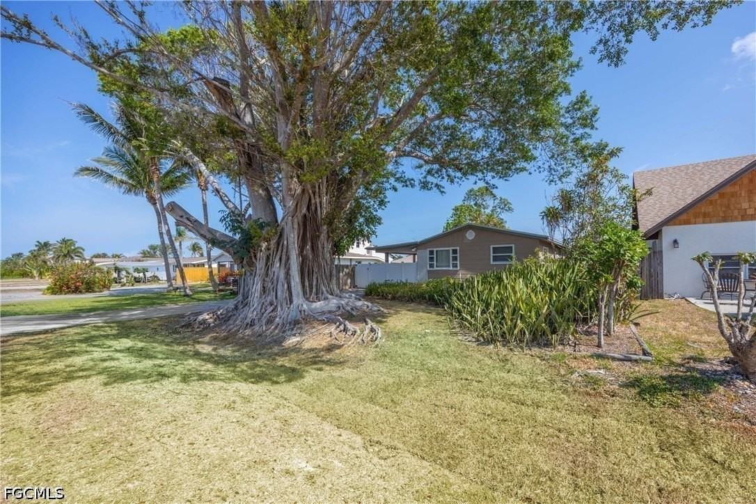 547 101st Ave N - Photo 2 of 31