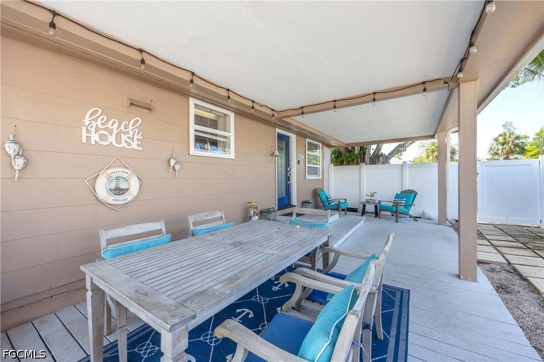 547 101st Ave N - Photo 4 of 31