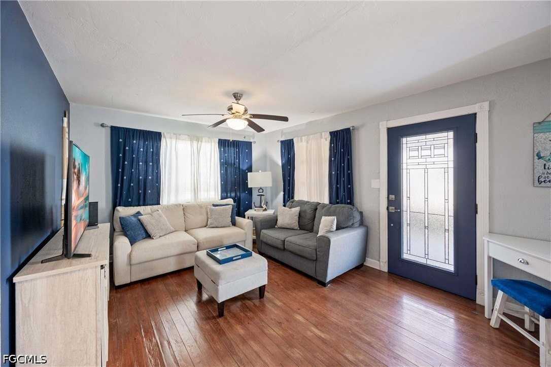 547 101st Ave N - Photo 5 of 31