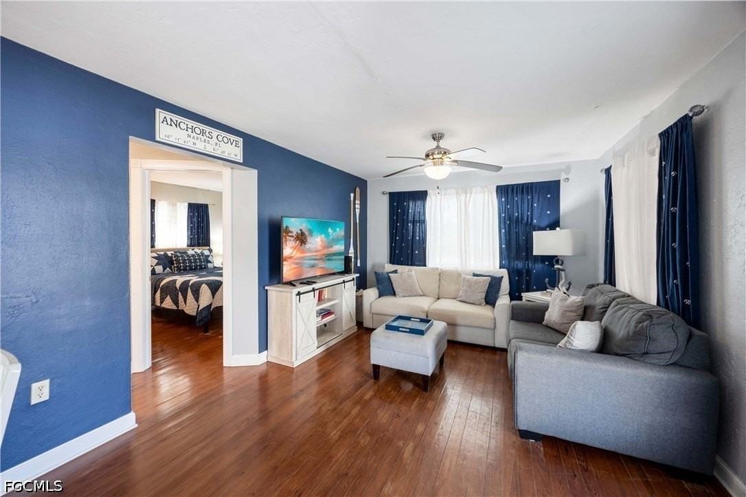 547 101st Ave N - Photo 6 of 31