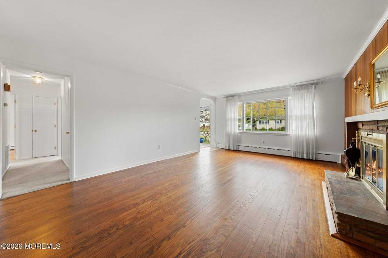 53 Mccarter Ave - Photo 4 of 36