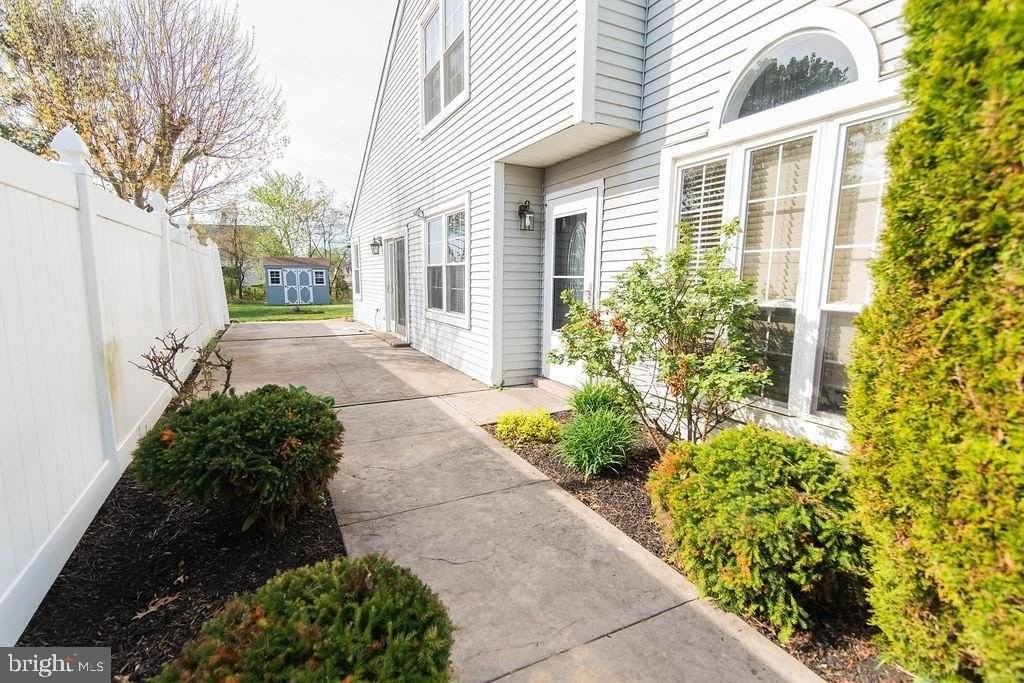 239 Oakridge Dr - Photo 5 of 41