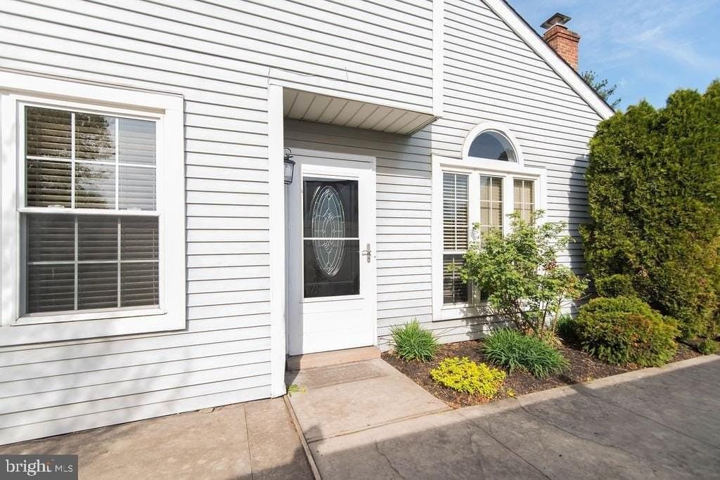 239 Oakridge Dr - Photo 6 of 41