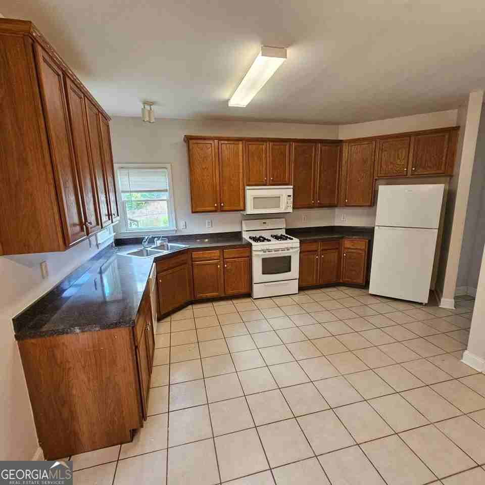 6141 Long Shore Dr - Photo 6 of 20