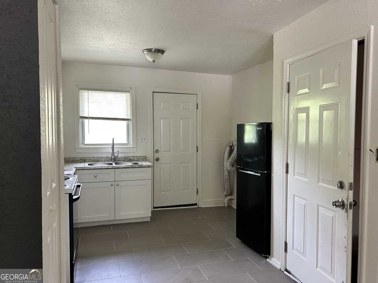 608 N College Dr - Photo 4 of 7