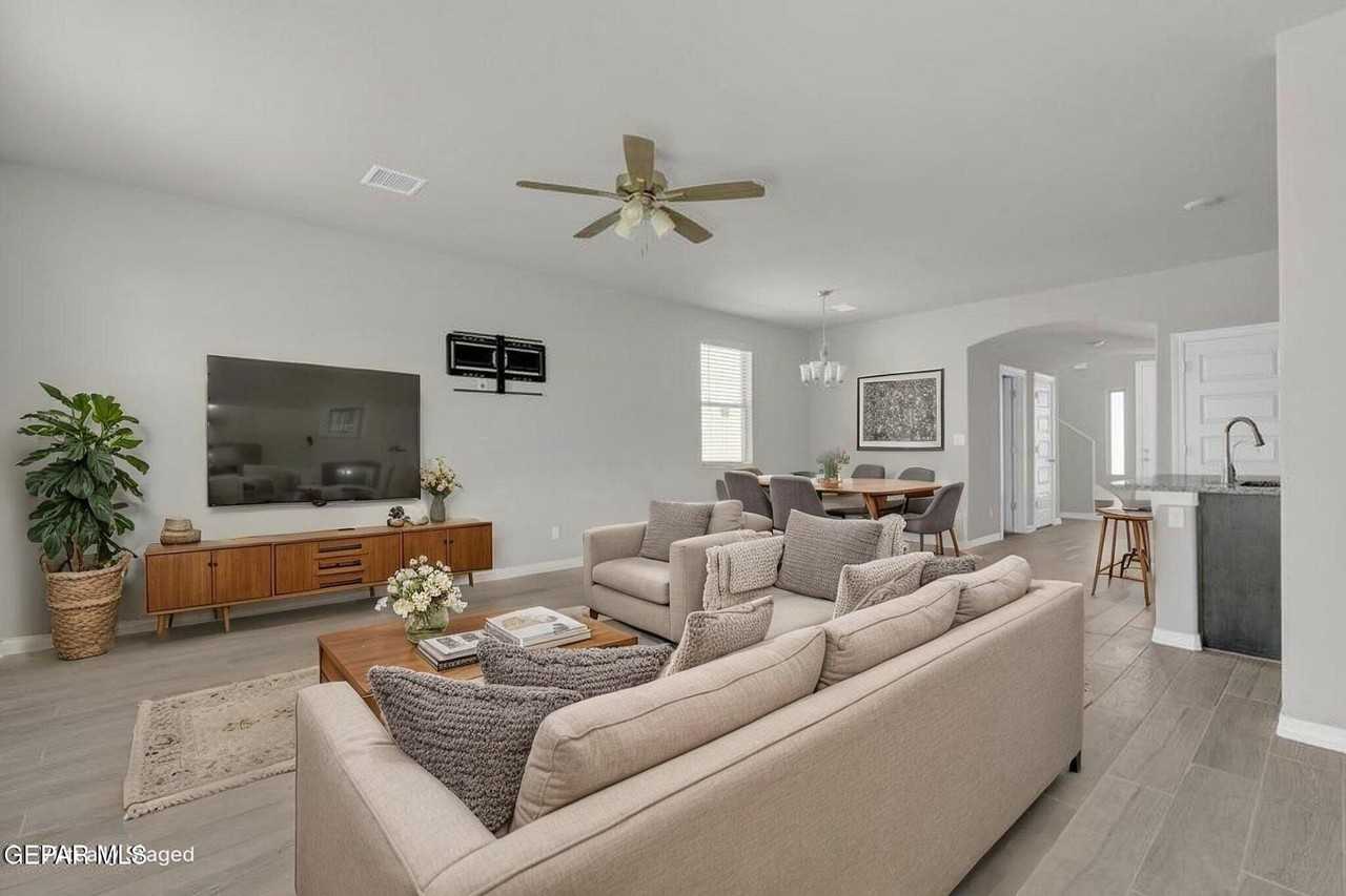 12260 Desert Wolf Ave - Photo 4 of 50