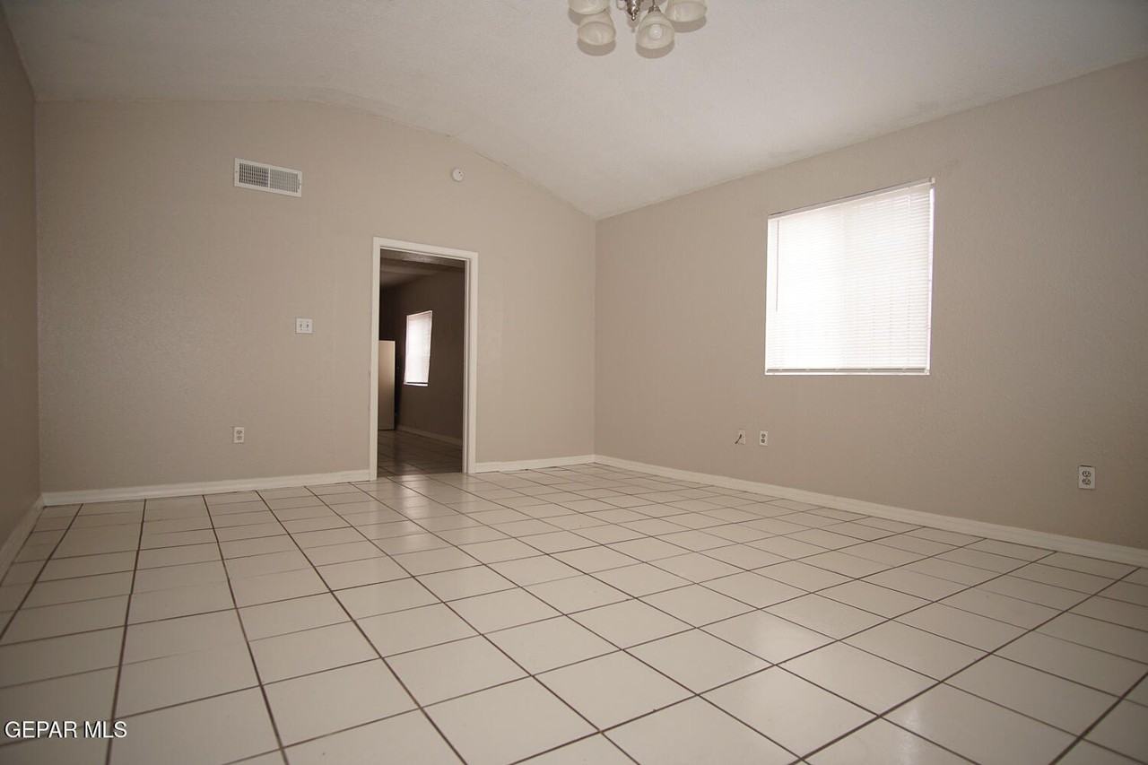 422 Val Verde St - Photo 3 of 16