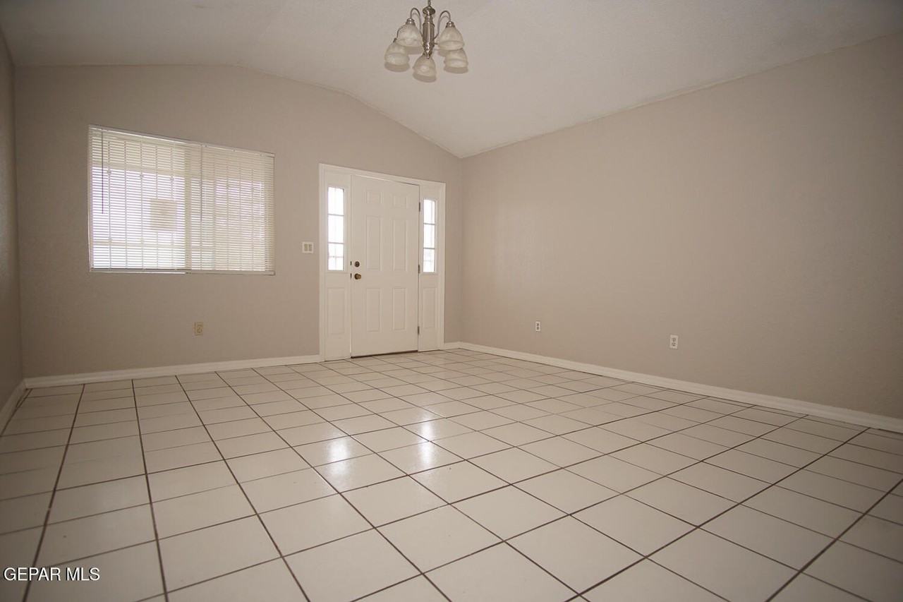 422 Val Verde St - Photo 4 of 16