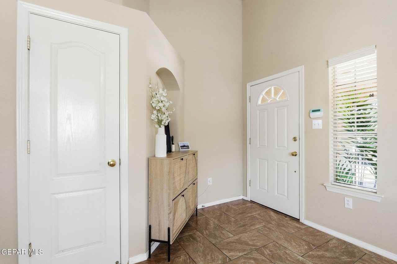 14244 Smokey Point Dr - Photo 3 of 37