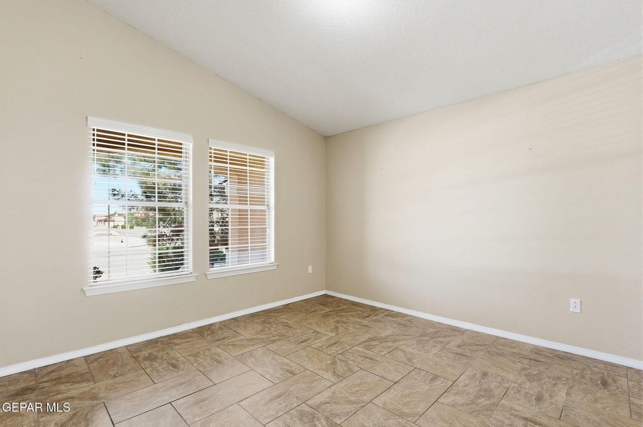 14244 Smokey Point Dr - Photo 5 of 37