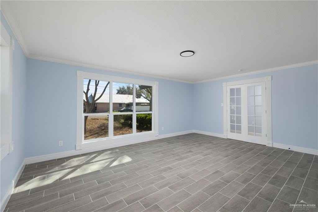 523 N 19th Ave - Photo 2 of 25