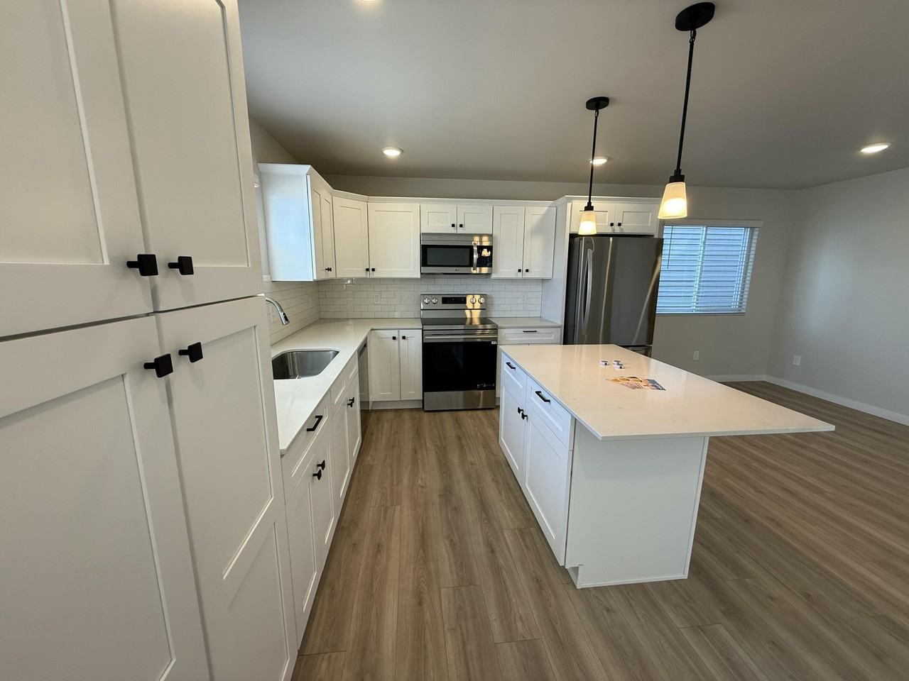 2268 Anchor Ave - Photo 3 of 16