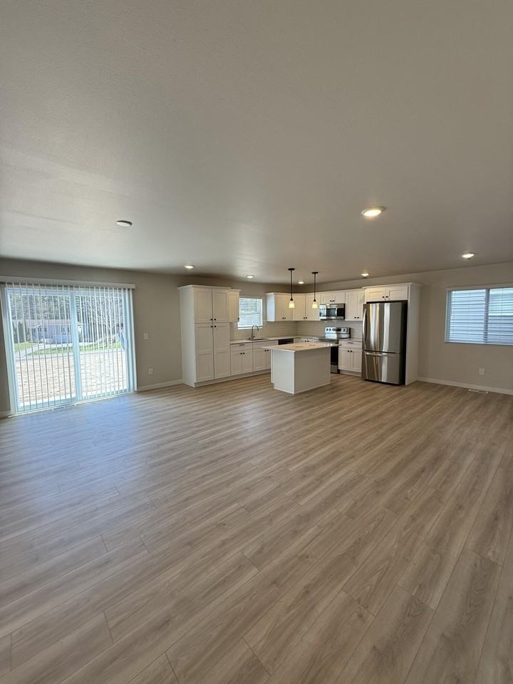 2268 Anchor Ave - Photo 4 of 16