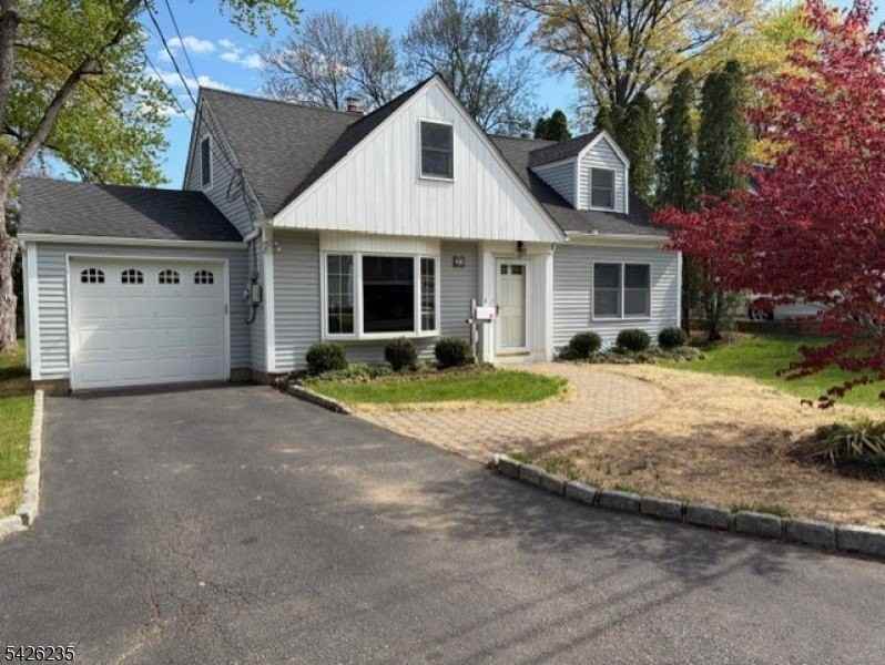 37 Kensington Rd - Photo 2 of 15