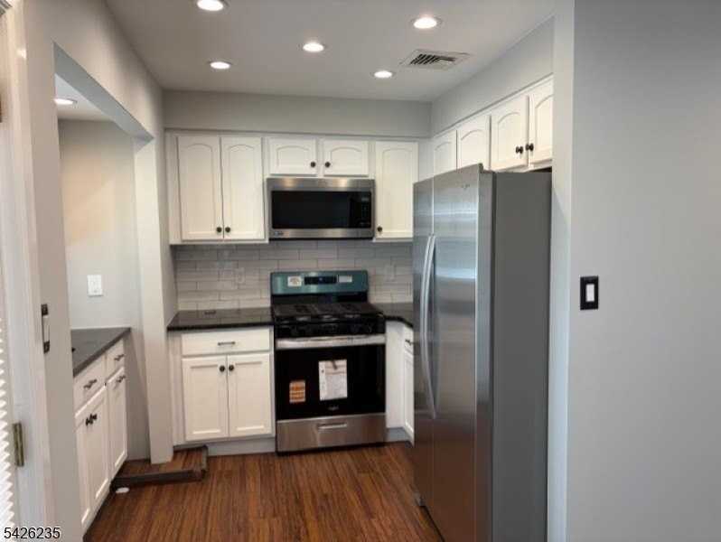 37 Kensington Rd - Photo 4 of 15