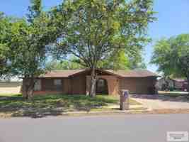 featured image of 2802 Mariposa Ln